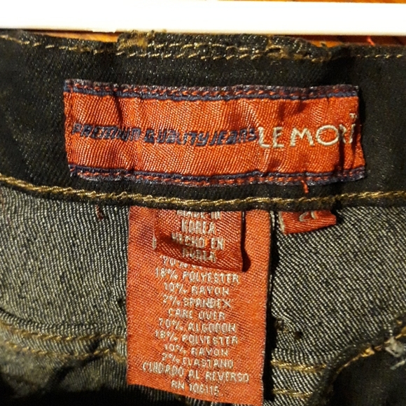 Nwt le more Platinum plush distressed jeans - Picture 9 of 10